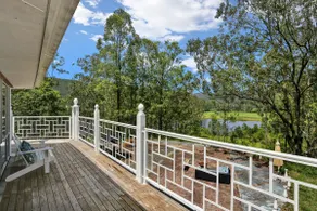 Stunning large country home with pool - Image 4