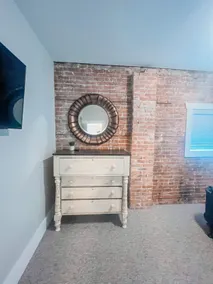 Modern & Trendy Apartment in Chatham - Image 4