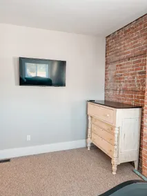 Modern & Trendy Apartment in Chatham - Image 3