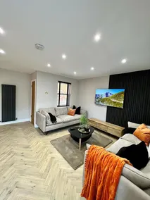Charming 3-Bed House with 1 Parking space - Image 2