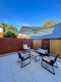Charming 3-Bed House with 1 Parking space - Image 5