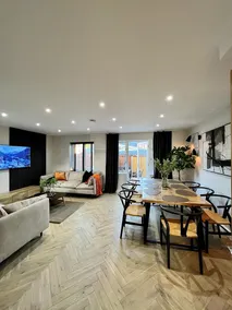 Charming 3-Bed House with 1 Parking space - Image 3