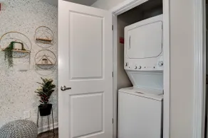 King Bed | Fast Wifi | Bedroom TV | Kitchen | W/D - Image 4