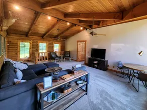 Peaceful 3 bedroom plus loft cabin in the woods - Image 4