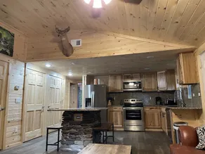 Creekside 3 bedroom 2 bath cabin on private creek - Image 3