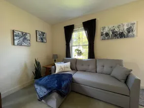 Cozy Eco Zen Home on 1/2 Acre - Image 4