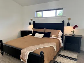 Custom Built Cottage in Downtown with Pool - Image 3