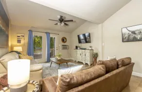 Cozy Lakefront Condo - Image 4