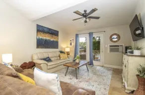 Cozy Lakefront Condo - Image 5