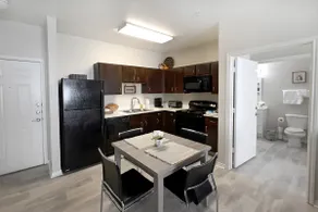 Lovely 2KBD, 2 BA condo 3 blocks from OSU Stadiums - Image 4