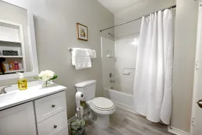 Lovely 2KBD, 2 BA condo 3 blocks from OSU Stadiums - Image 3