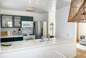 Walk to Beach & 4th | King Bed + AC + Parking - Image 3