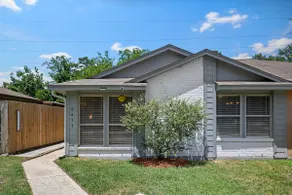 Cozy 2 Bed 1 Bath Home near IAH - Image 2