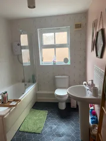 Entire flat with double bedroom - Image 5