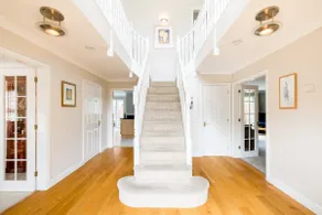 Modern 4 Bed Warwick Family Home with Parking - Image 5