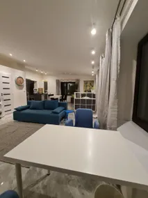 Large bright studio, separate entrance and kitchen! - Image 2