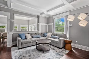 Vibrant Home 5 mins From Downtown With Pool Table - Image 3