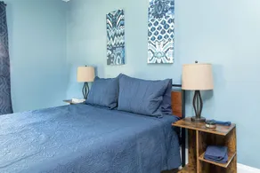 Cheerful & Homey ~ 7 Mins to Downtown ~ Queen Beds - Image 4