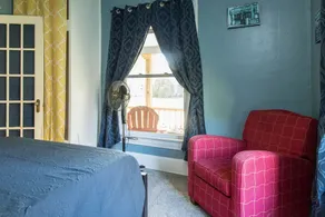 Cheerful & Homey ~ 7 Mins to Downtown ~ Queen Beds - Image 5