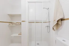 The Mini-Cliff Apartment-comfortable one bedroom - Image 4