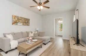 Spacious 3- Bedrooms with free parking on premises - Image 3