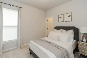 Spacious 3- Bedrooms with free parking on premises - Image 2