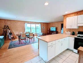 Cheerful Sterling Valley 2 Bedroom Rustic Cabin - Image 4