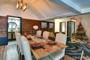 Serene Lakefront Cottage Escape - Image 5