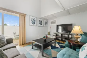 Cozy Colonial House | Centrally Located - Image 5