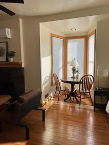 Brewer's House: “Sunset Lower” 1 Bedroom Downtown. - Image 2