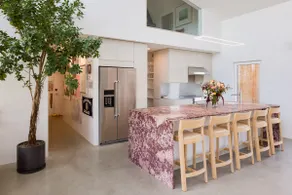 Modern sunny getaway near Middlebury College - Image 4