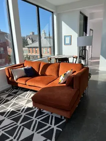 Luxurious Condo in Heart of Downtown Iowa City - Image 4