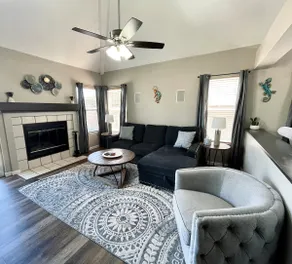 ABQ Home Overlooking Mountain- Near Sandia Tramway + Balloon Fiesta  - Image 3