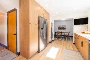 Cozy Mid-Century Modern University Heights Getaway - Image 4