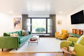 Cozy Mid-Century Modern University Heights Getaway - Image 5