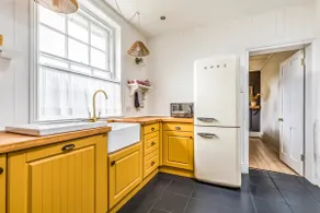 Beautifully renovated beach house - Image 4