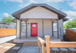 Delightfully Renovated 4 BR2 BA Near DT Riverwalk - Image 2