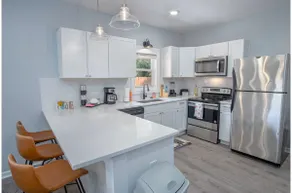 Delightfully Renovated 4 BR2 BA Near DT Riverwalk - Image 5