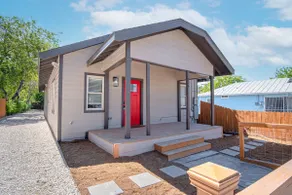 Delightfully Renovated 4 BR2 BA Near DT Riverwalk - Image 3