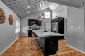 Beautiful loft-like 2 bedroom apartment - Image 4