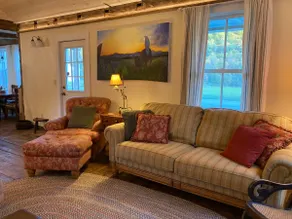 Charming Farmhouse near Maple Corners - Image 3