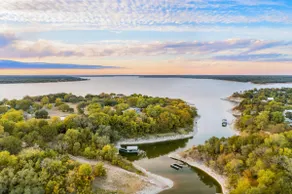 Lakeside Retreat, Hot Tub, Fire Pit, Sleeps 12 - Image 5