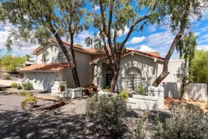 Free heated pool, man cave and large living space - Image 4