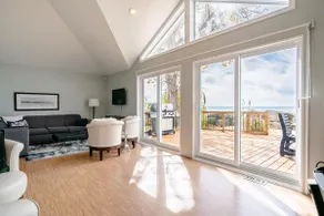 Blue Bungalow - Image 5