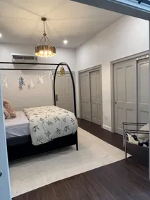 Stunning Renovated Historical 1Bed/1Bath Apartment - Image 4