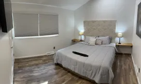 Indoor Pool, 5 Bedrooms, 10 Min Walk to Lambeau - Image 5