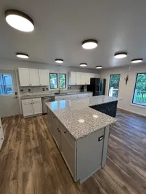 Indoor Pool, 5 Bedrooms, 10 Min Walk to Lambeau - Image 3