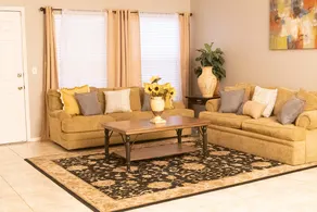 Cozy elegant 3 bedroom house with fireplace. - Image 4
