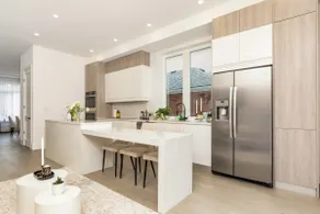 Luxury 4 Brm 5 Bath Home w/ Parking + Fast Wi-Fi - Image 4
