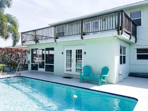 Skyline Breeze: Heated Pool & Game Room in Jensen - Image 2